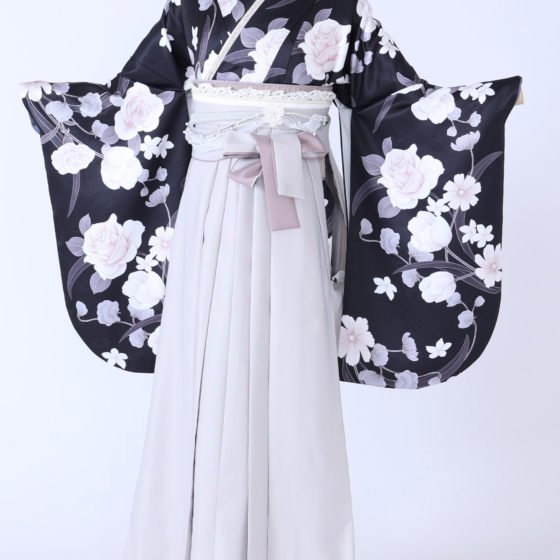 四日市店　C9662　黒 薄ﾋﾟﾝｸの薔薇と秋桜 ｸﾞﾚｰの草花