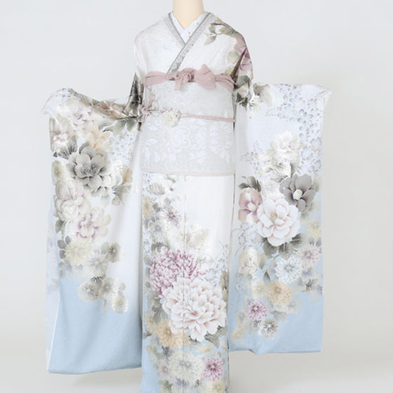 四日市店　F1785　白地裾水色　ピンク・黄・金彩の牡丹・菊・葉