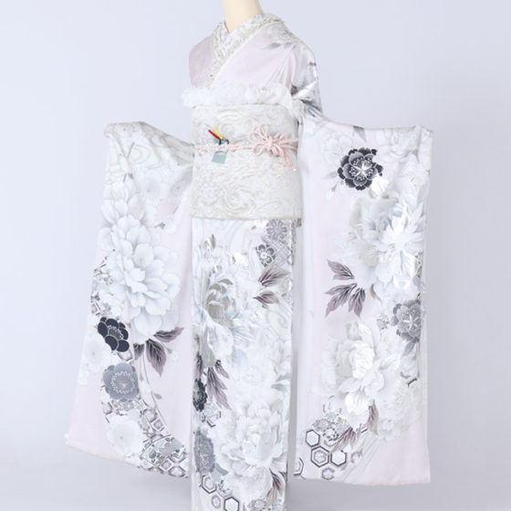 四日市店　F1735 薄ピンク地　白シルバーの牡丹と桜・亀甲