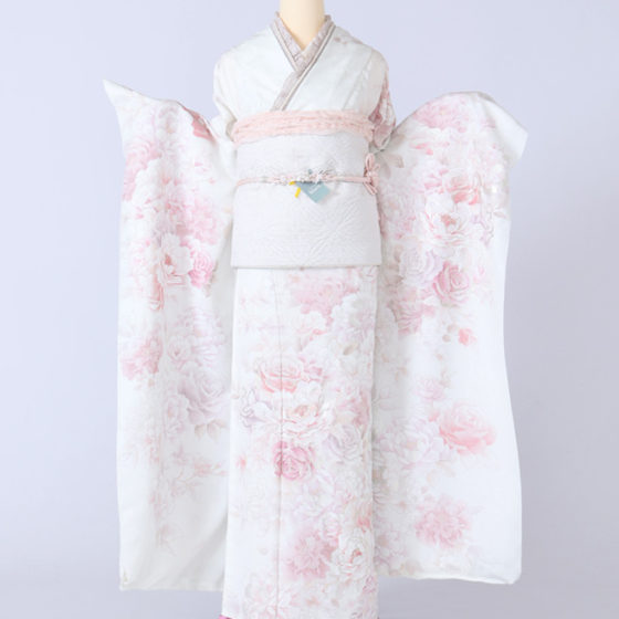 四日市店 F1831 白地 淡いピンクの花々と薔薇 金彩